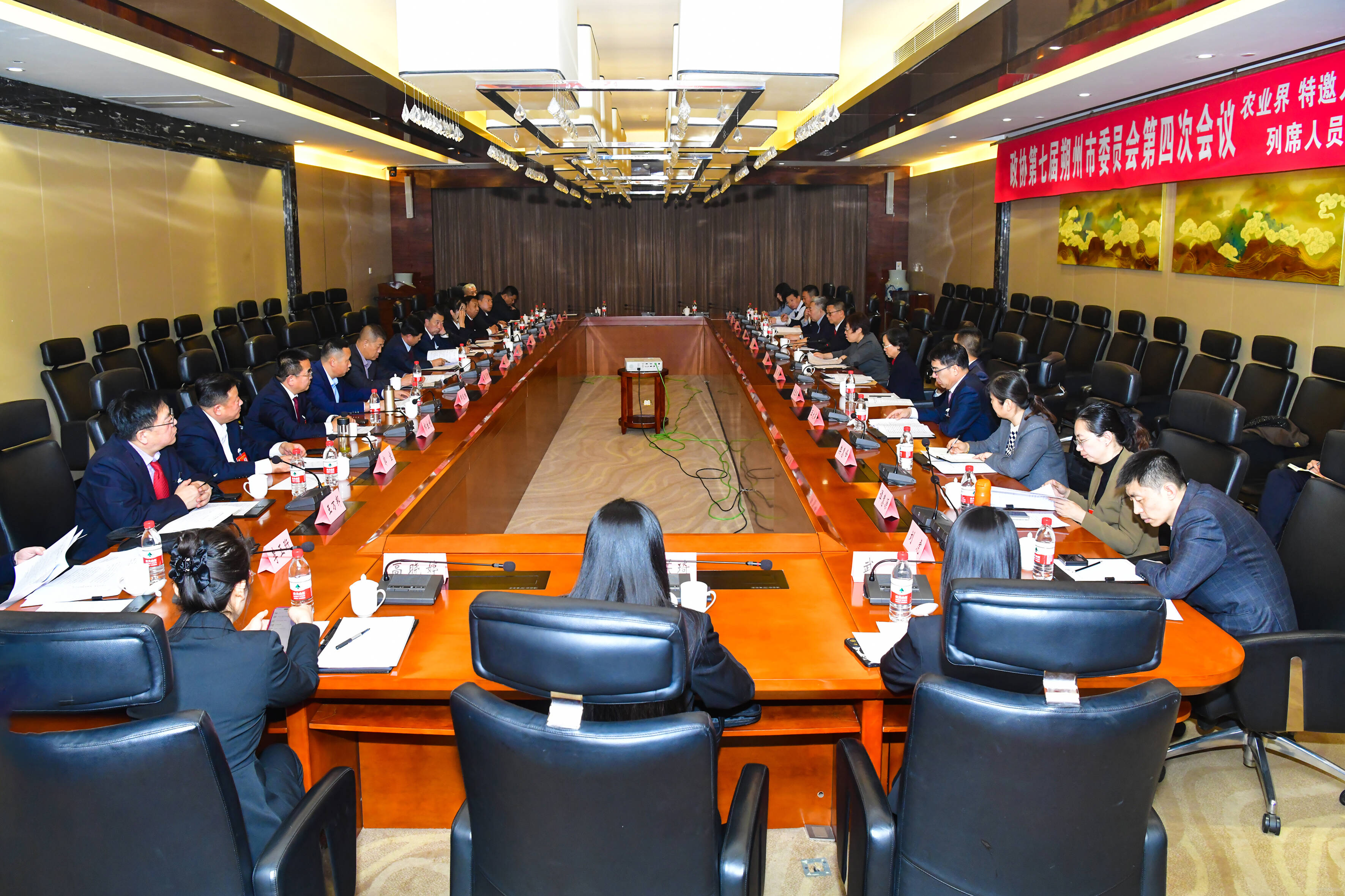 吴秀玲参加市政协七届四次会议农业界、特邀人士小组讨论